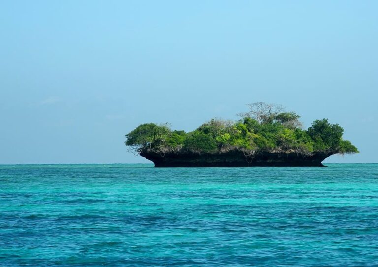 Obiectivele turistice din Zanzibar, „impartite” intre apa si uscat