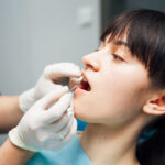Complicațiile abcesului dentar – ce afecțiuni grave poți preveni dacă îl tratezi în timp util