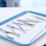 Importanța detartrajului la stomatolog: ce boli poate preveni?