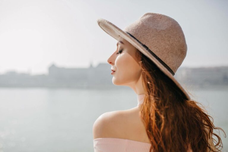 close-up-outdoor-portrait-blissful-ginger-woman-enjoying-sea-breeze_wp