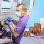 Descoperă avantajele coroanei metalo-ceramice în stomatologie