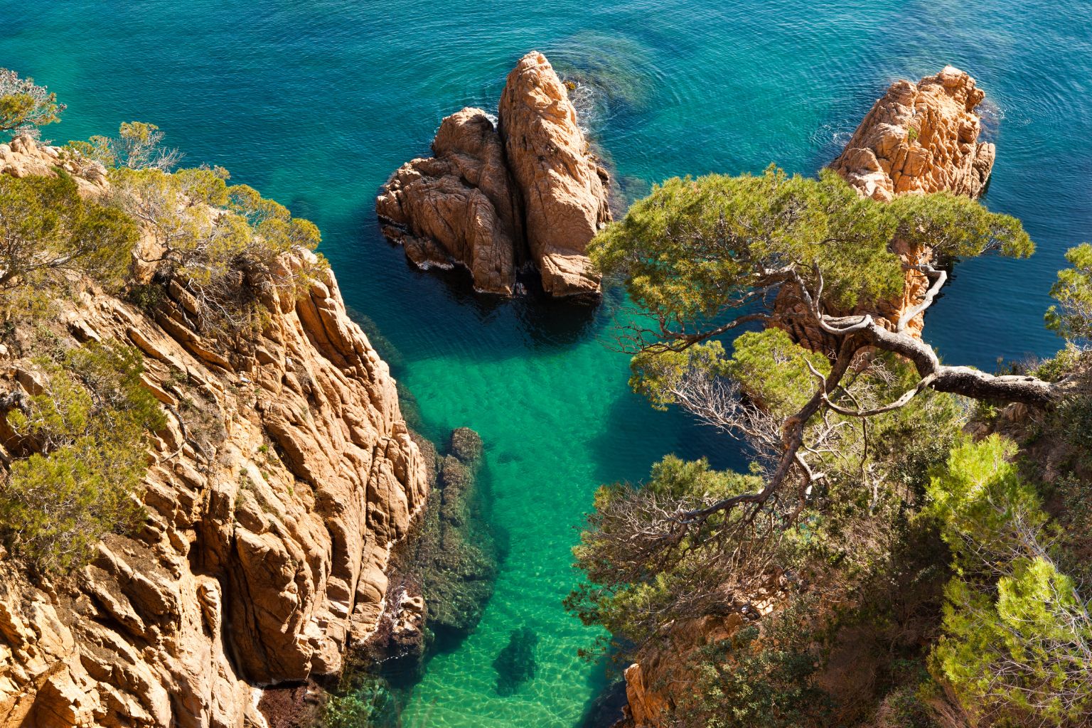 Golfuri ascunse și plaje sălbatice pe Costa Brava – unde le găsești
