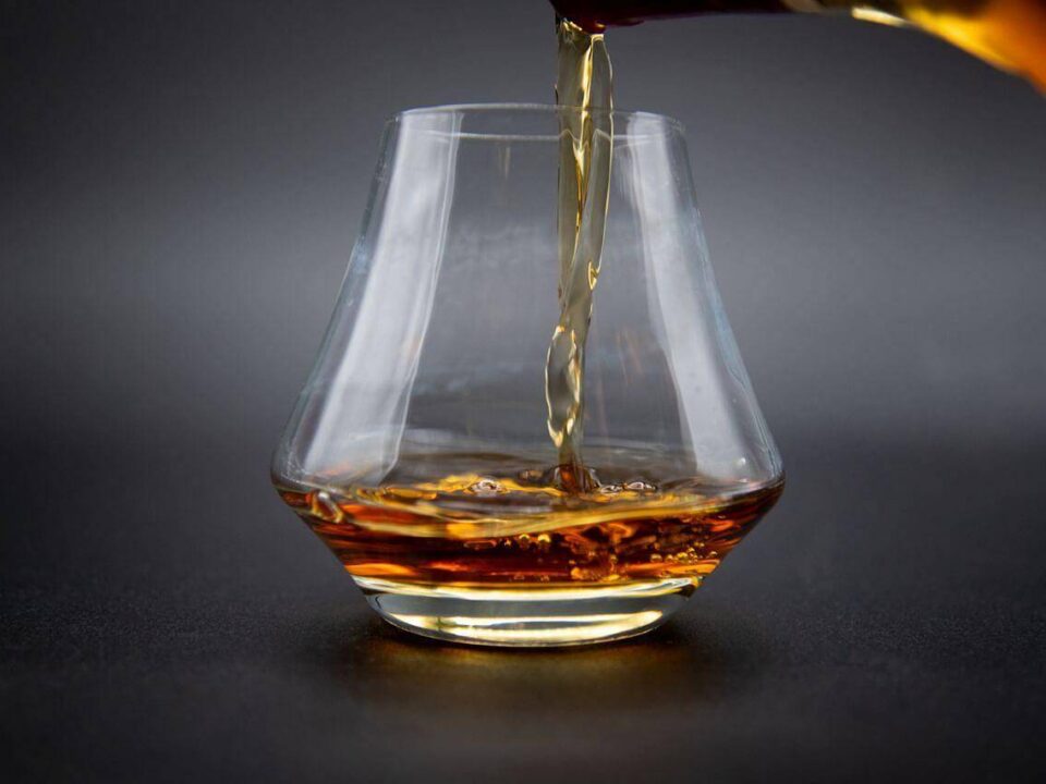 Pahar de degustare whisky Glencairn, forma care schimbă ce simți înainte de prima înghițitură