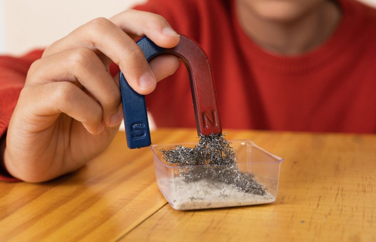 10 experimente simple cu magneți, de care copiii tăi vor fi încântați